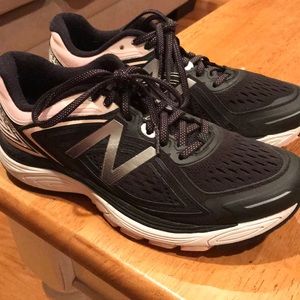New Balance 860 running sneaker